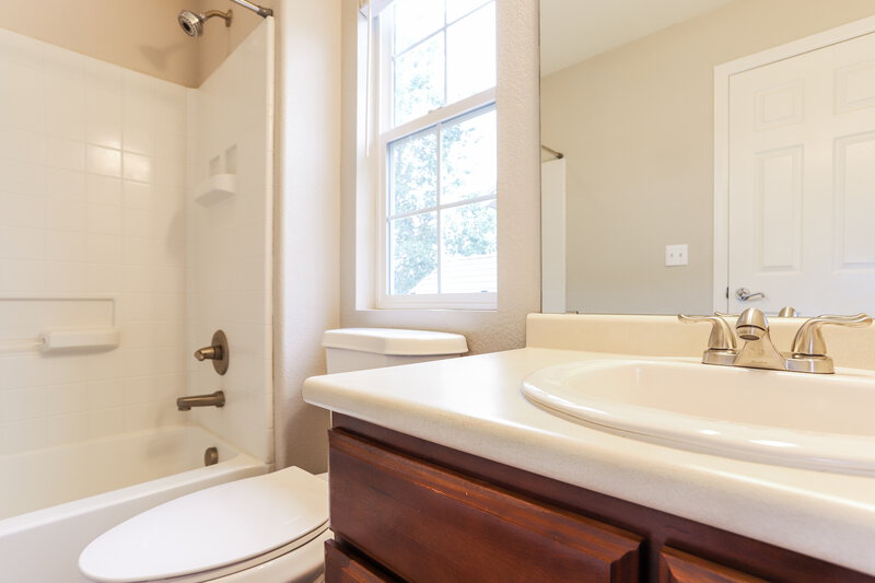 3,180/Mo, 2462 Bellavista St Castle Rock, CO 80109 Main Bathroom View