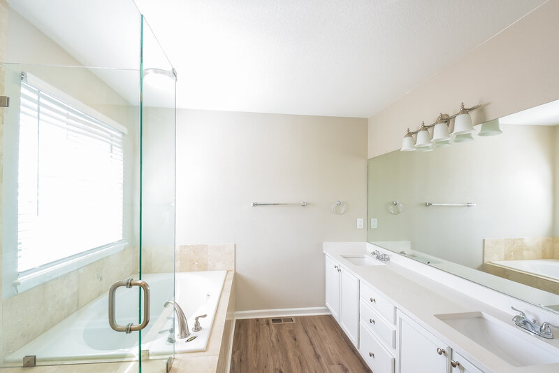 3,620/Mo, 10192 Wyandott Cir N Thornton, CO 80260 Main Bathroom View
