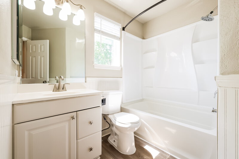 3,180/Mo, 12525 S Beaver Creek Way Parker, CO 80134 Main Bathroom View