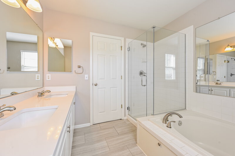 3,128/Mo, 3237 Blue Grass Ct Castle Rock, CO 80109 Main Bathroom View