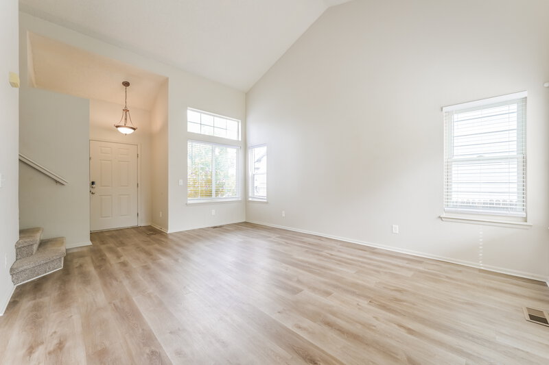 2,870/Mo, 5924 S Wenatchee St Aurora, CO 80015 Living Room View 2