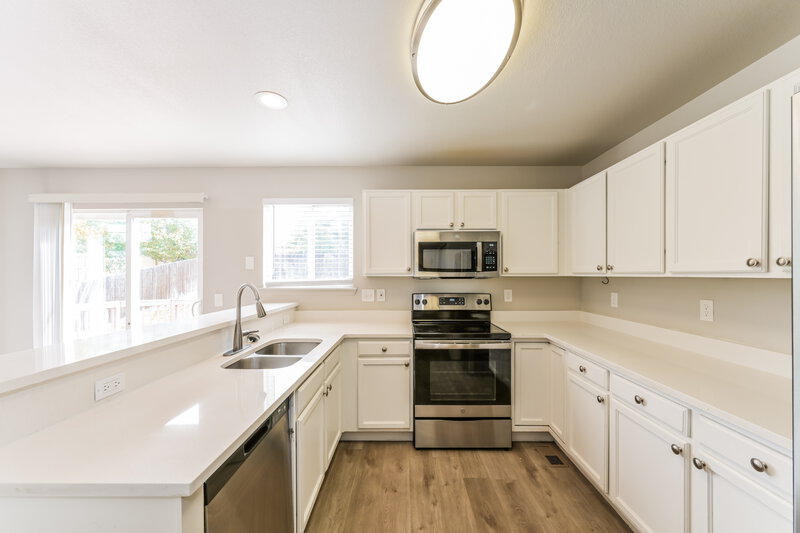 2,870/Mo, 5924 S Wenatchee St Aurora, CO 80015 Kitchen View