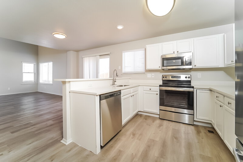 2,870/Mo, 5924 S Wenatchee St Aurora, CO 80015 Kitchen View