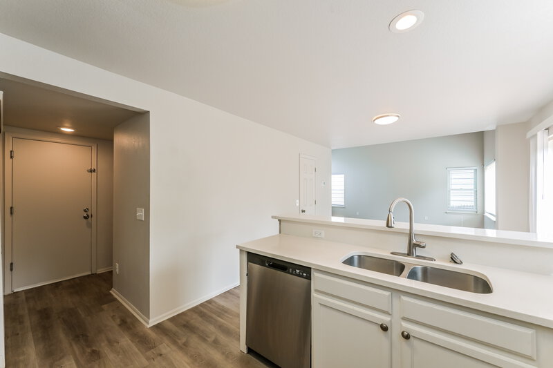 2,870/Mo, 5924 S Wenatchee St Aurora, CO 80015 Kitchen View 2