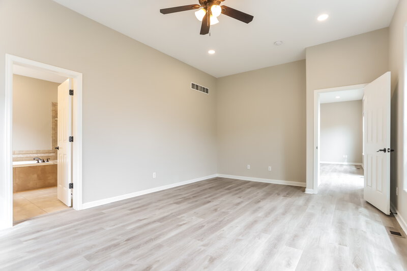 3,350/Mo, 1446 Sky Rock Way Castle Rock, CO 80109 Main Bedroom View