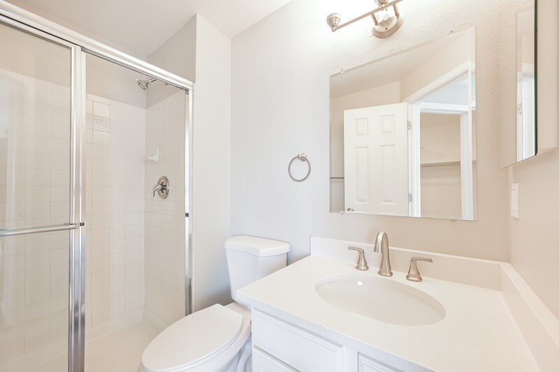 3,000/Mo, 4324 S Halifax St Centennial, CO 80015 Main Bathroom View