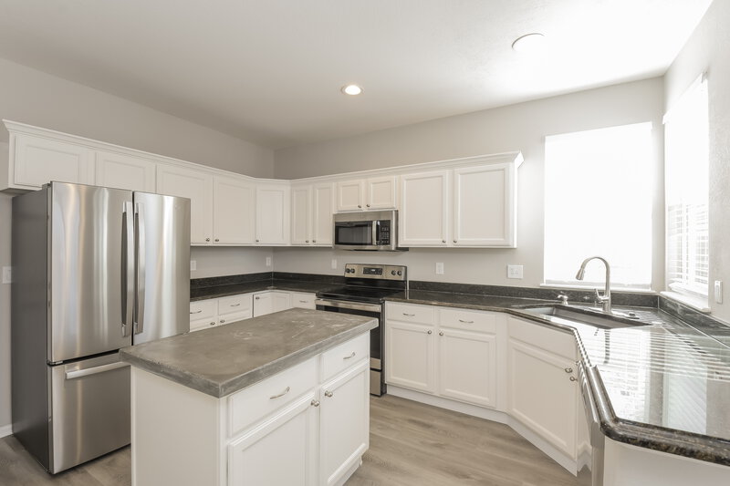 3,035/Mo, 10259 Spotted Owl Ave Highlands Ranch, CO 80129 Kitchen View
