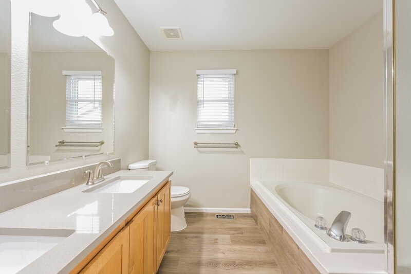 3,300/Mo, 9879 Castle Ridge Cir Highlands Ranch, CO 80129 Main Bathroom View