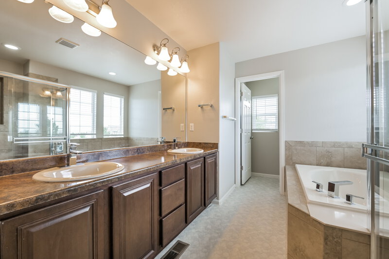 3,470/Mo, 3650 Sky Church Dr Castle Rock, CO 80109 Main Bathroom View