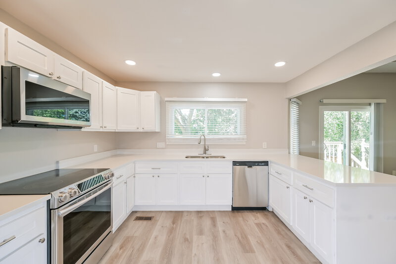 3,605/Mo, 16787 E Prentice Cir Centennial, CO 80015 Kitchen View 2