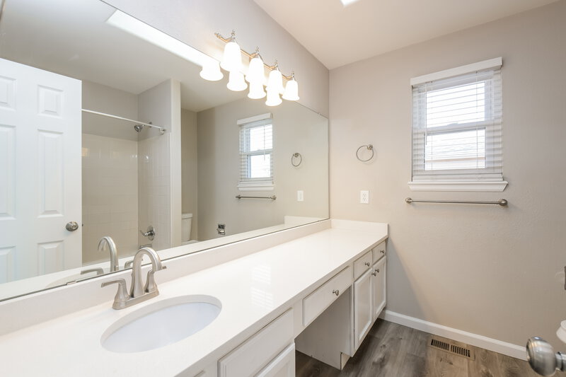 3,215/Mo, 12450 Vrain Cir Broomfield, CO 80020 Main Bathroom View