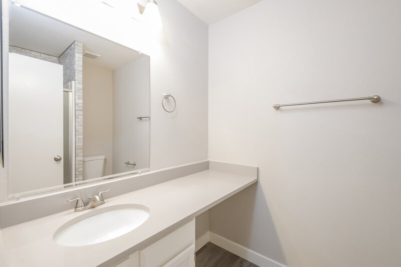 2,690/Mo, 5763 S Quatar Cir Centennial, CO 80015 Main Bathroom View