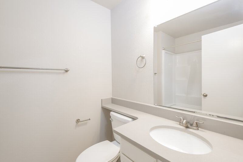 2,690/Mo, 5763 S Quatar Cir Centennial, CO 80015 Bathroom View