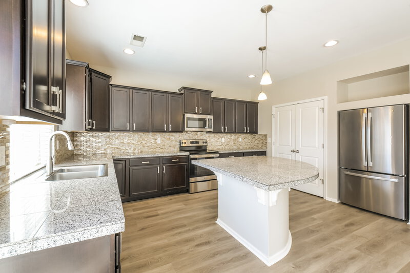 2,895/Mo, 10558 Worchester St Commerce City, CO 80022 Kitchen View