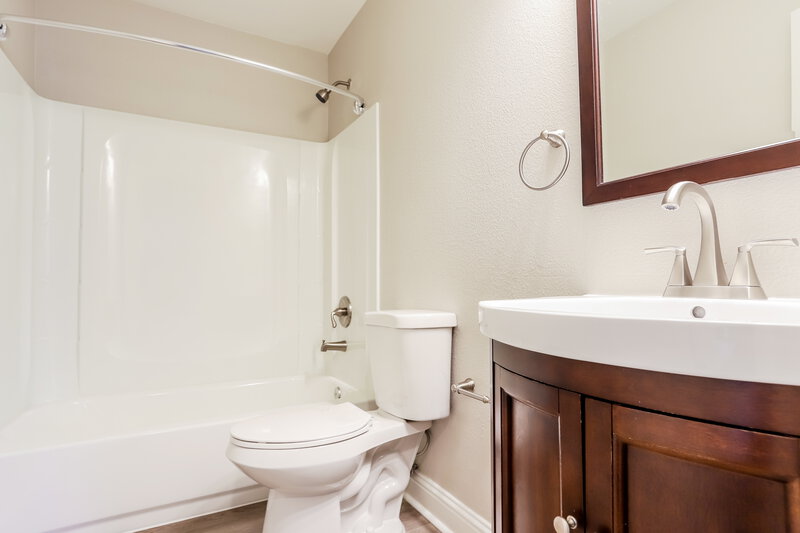 3,200/Mo, 5763 W 118th Place Westminster, CO 80020 Bathroom View