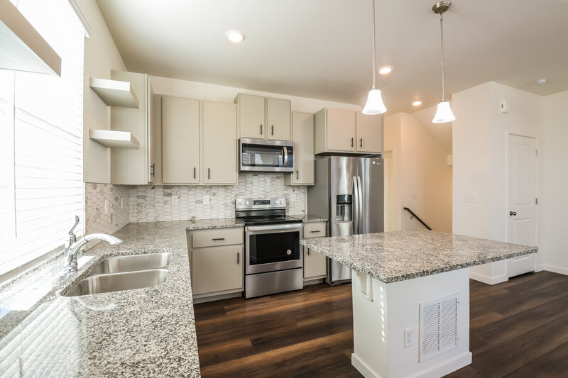 2,565/Mo, 18577 E. 47th Place Denver, CO 80249 Kitchen View 2