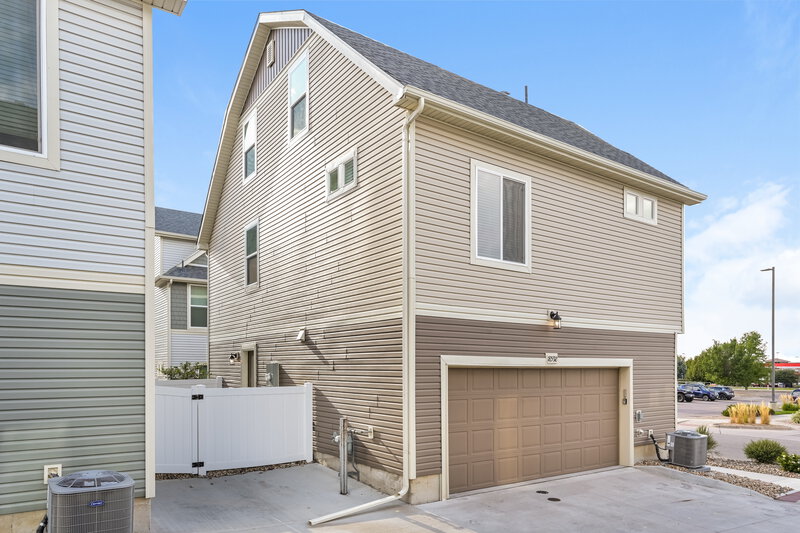 2,550/Mo, 18592 E. 47th Drive Denver, CO 80249 Side View