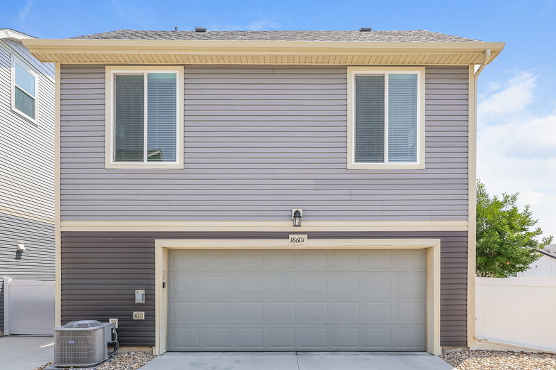 3,000/Mo, 18601 E. 47th Place Denver, CO 80249 Driveway View