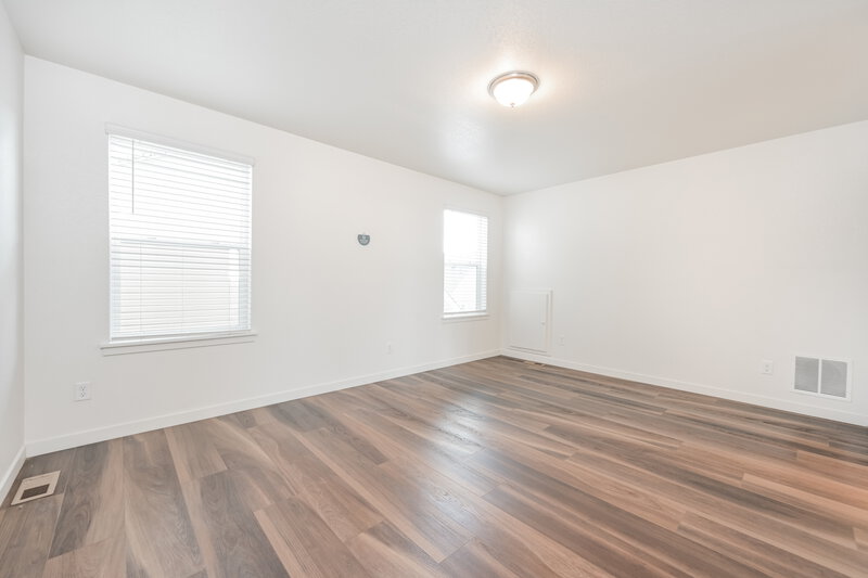 2,520/Mo, 18584 E. 47th Place Denver, CO 80249 Main Bedroom View