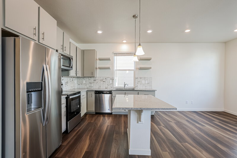 2,750/Mo, 18580 E. 47th Place Denver, CO 80249 Kitchen View 2