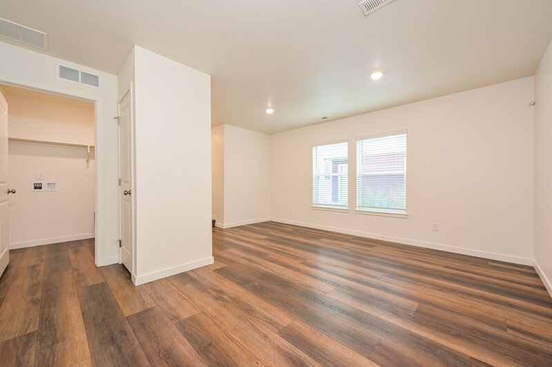 2,665/Mo, 18564 E. 47th Place Denver, CO 80249 Family Room View 2