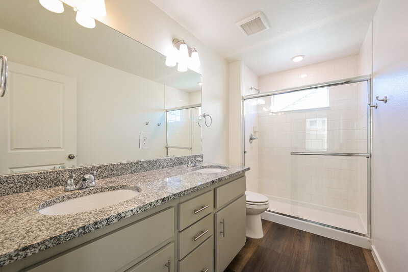 2,665/Mo, 18564 E. 47th Place Denver, CO 80249 Main Bathroom View