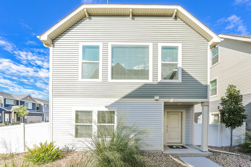 2,600/Mo, 18561 E. 47th Avenue Denver, CO 80249 External View