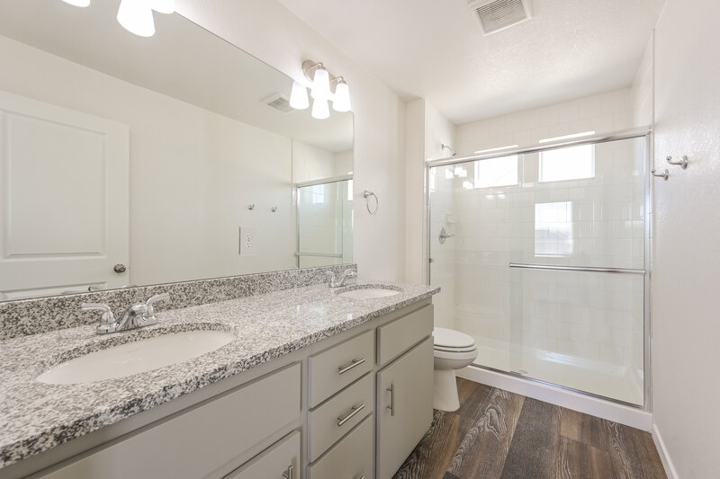2,600/Mo, 18561 E. 47th Avenue Denver, CO 80249 Main Bathroom View