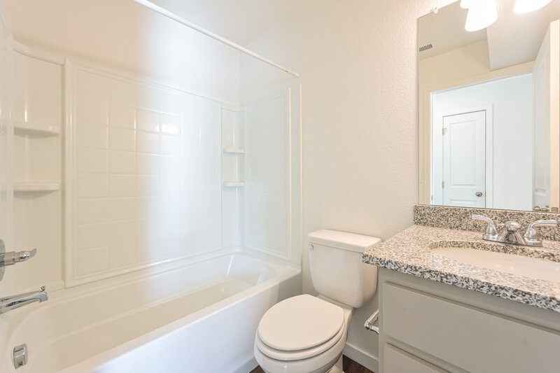 2,600/Mo, 18561 E. 47th Avenue Denver, CO 80249 Bathroom View 2