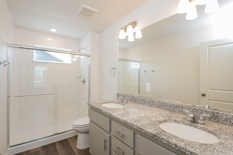 2,795/Mo, 4734 N. Tower Court Denver, CO 80249 Main Bathroom View