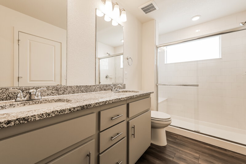 2,675/Mo, 18560 E. 47th Avenue Denver, CO 80249 Main Bathroom View