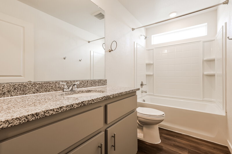 2,675/Mo, 18560 E. 47th Avenue Denver, CO 80249 Bathroom View