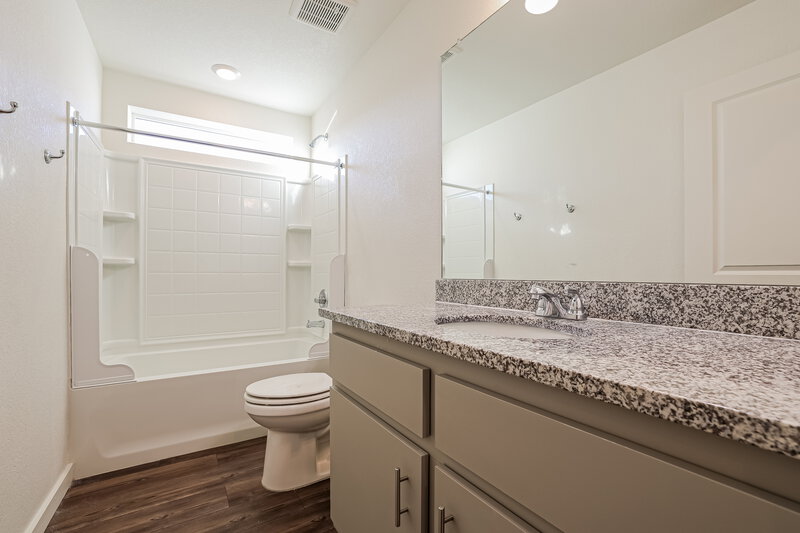 2,720/Mo, 18568 E. 47th Avenue Denver, CO 80249 Main Bathroom View
