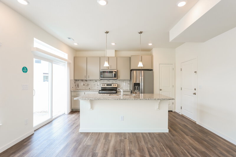 3,790/Mo, 18570 E. 47th Avenue Denver, CO 80249 Kitchen View 2