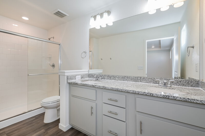 2,620/Mo, 4664 N. Tower Drive Denver, CO 80249 Main Bathroom View