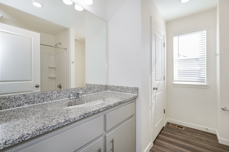 2,620/Mo, 4664 N. Tower Drive Denver, CO 80249 Bathroom View