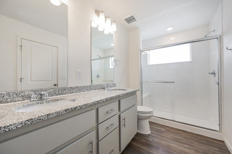 2,490/Mo, 4674 N. Tower Drive Denver, CO 80249 Main Bathroom View