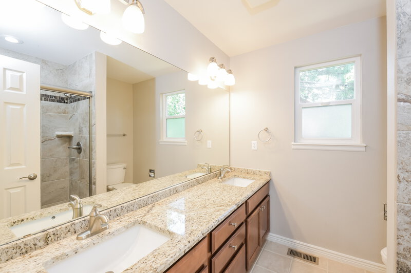 3,595/Mo, 3745 W Union Ave Denver, CO 80236 Main Bathroom View