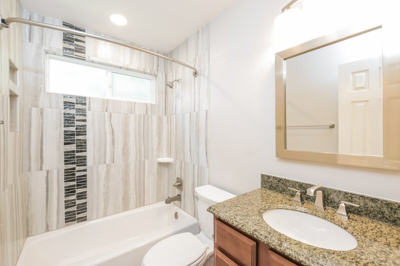 3,595/Mo, 3745 W Union Ave Denver, CO 80236 Bathroom View