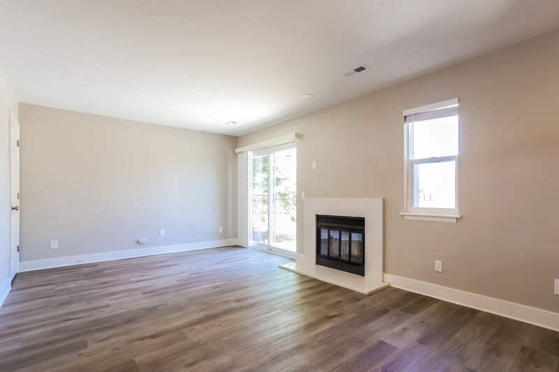 3,195/Mo, 20967 East 45th Avenue Denver, CO 80249 Sitting Room View 2