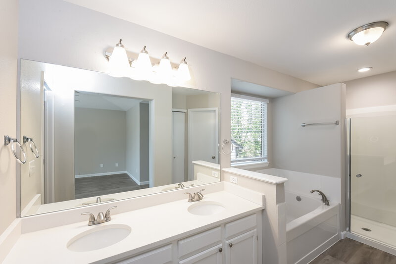 3,740/Mo, 5521 W 117th Pl Westminster, CO 80020 Main Bathroom View