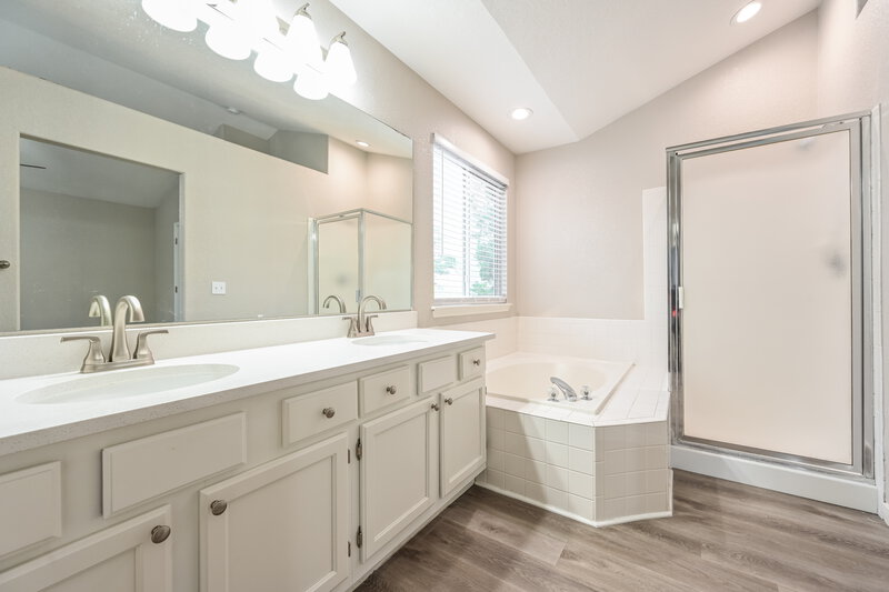 3,175/Mo, 9978 Deer Creek Ln Highlands Ranch, CO 80129 Main Bathroom View