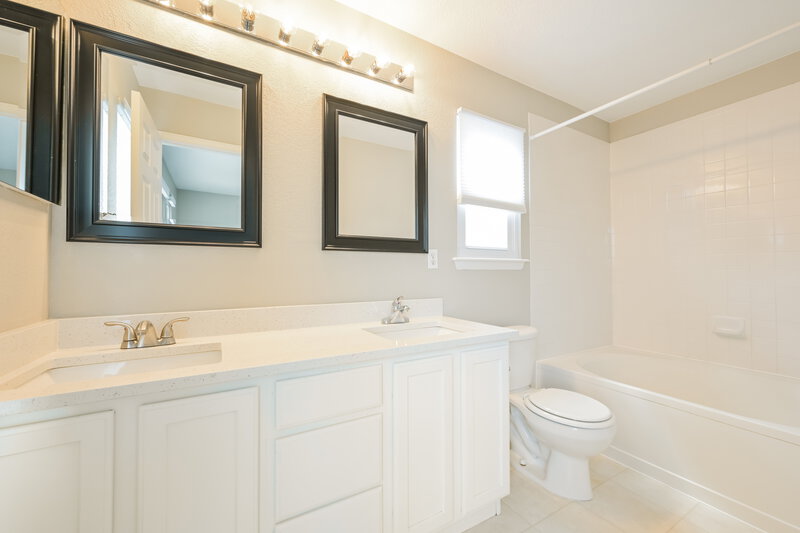 2,990/Mo, 4483 Lyndenwood Pt Highlands Ranch, CO 80130 Main Bathroom View