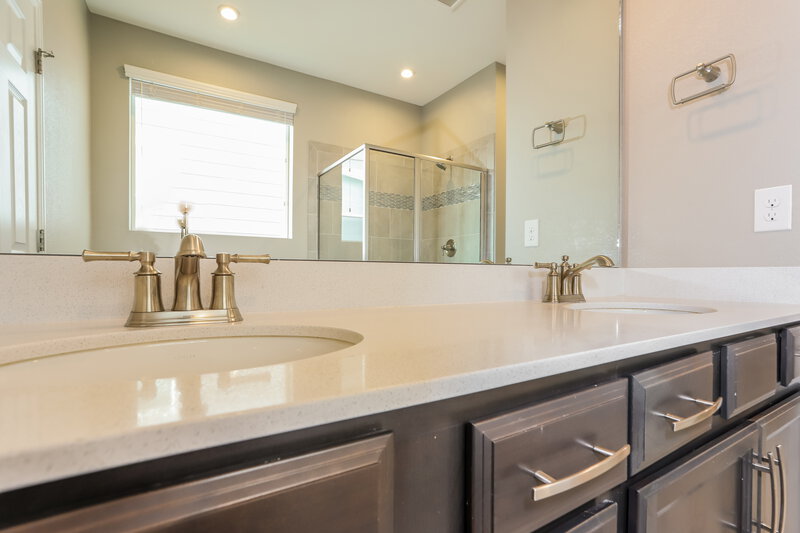 3,305/Mo, 21260 E Princeton Pl Aurora, CO 80013 Main Bathroom View