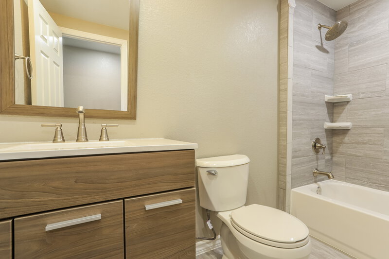 3,305/Mo, 21260 E Princeton Pl Aurora, CO 80013 Bathroom View