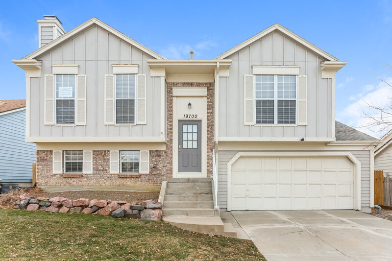 2,450/Mo, 19700 E Bates Ave Aurora, CO 80013 External View