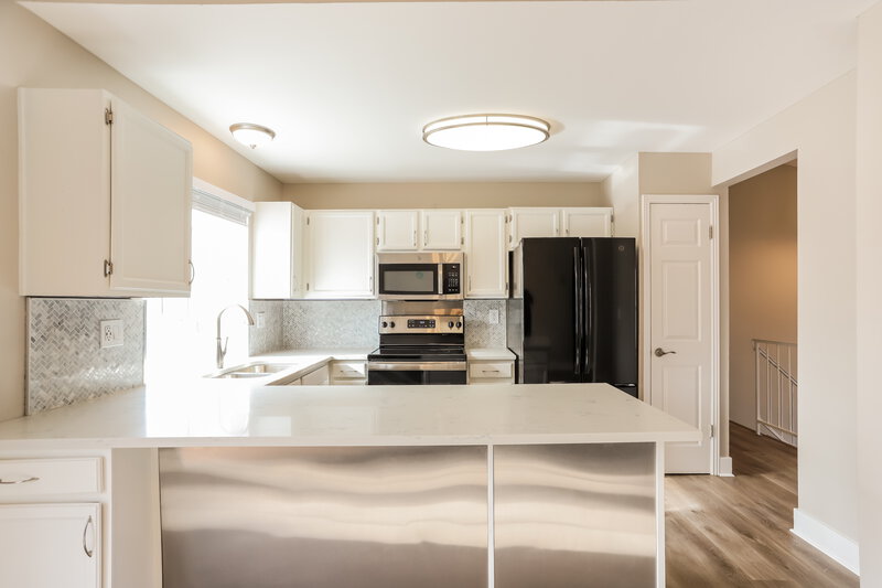 2,450/Mo, 19700 E Bates Ave Aurora, CO 80013 Kitchen View
