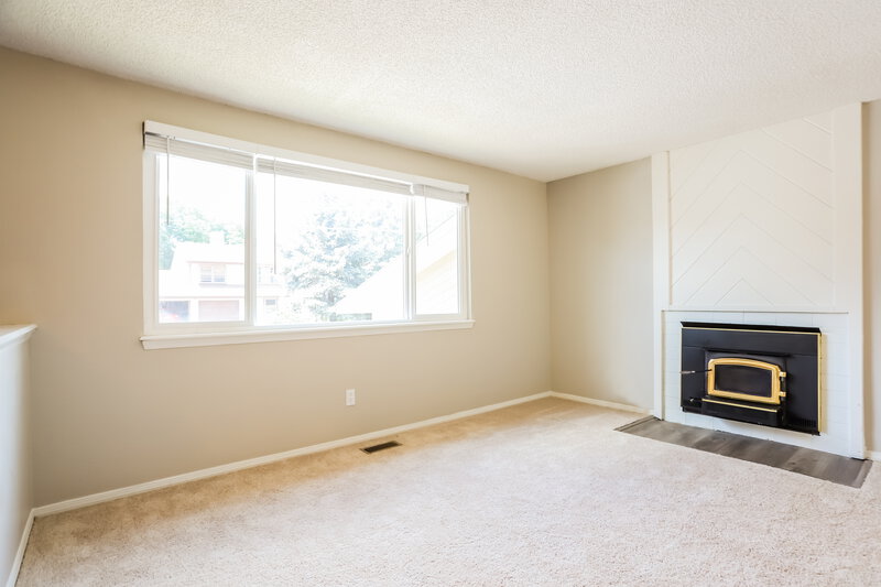 3,310/Mo, 7847 W Brook Dr Littleton, CO 80128 Living Room View 3