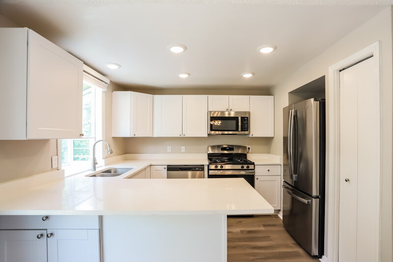 3,310/Mo, 7847 W Brook Dr Littleton, CO 80128 Kitchen View