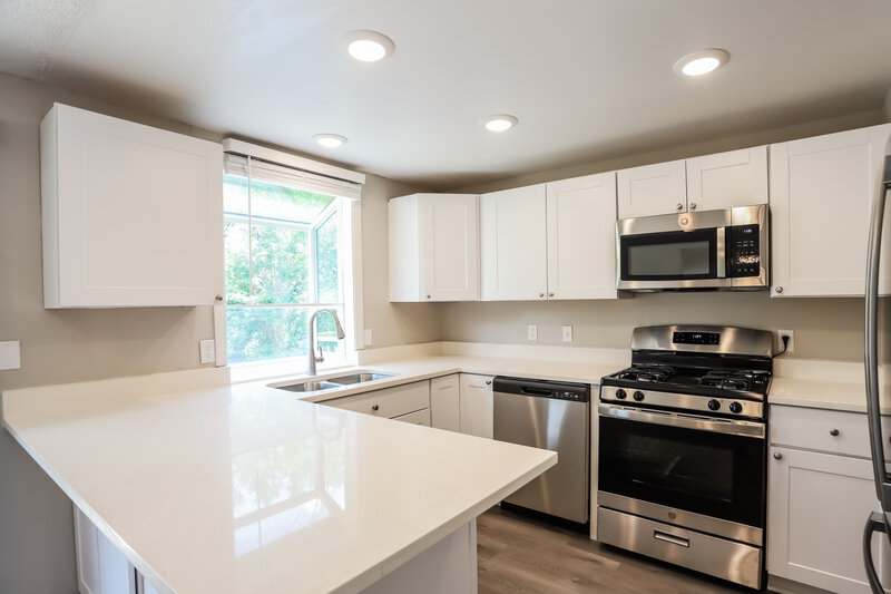 3,310/Mo, 7847 W Brook Dr Littleton, CO 80128 Kitchen View 2